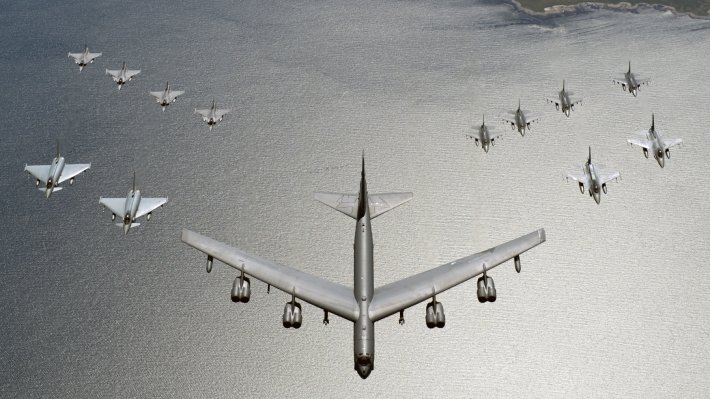 Модернизация B-52 подтверждает большие проблемы стратегической авиации США