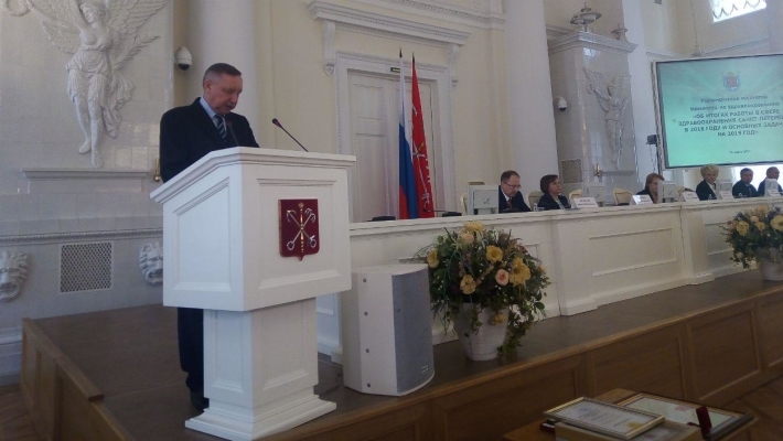 Беглов рассказал о планах увеличить парк спецтехники для уборки улиц Петербурга