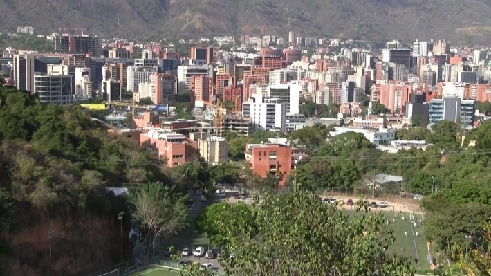 Власти Венесуэлы вернули электричество почти во все дома