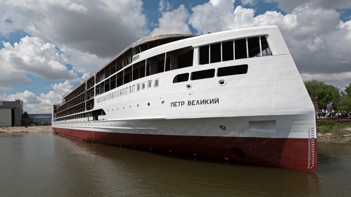 Первый российский пятизвездочный лайнер спустили на воду
