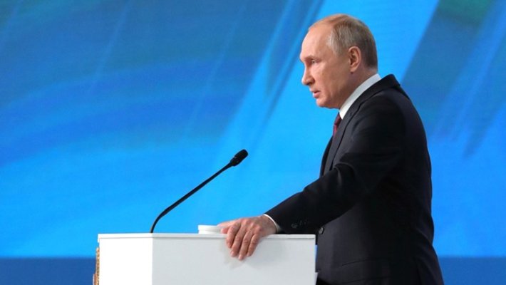 Путин поручил Медведеву и губернаторам улучшить российский общественный транспорт