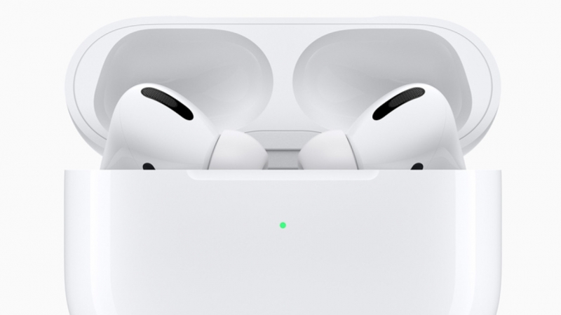 Apple объявила о сокращении производства наушников AirPods