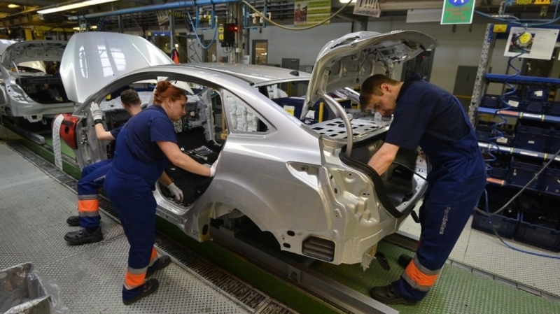 Автозаводы всего мира останавливают конвейеры из-за дефицита чипов