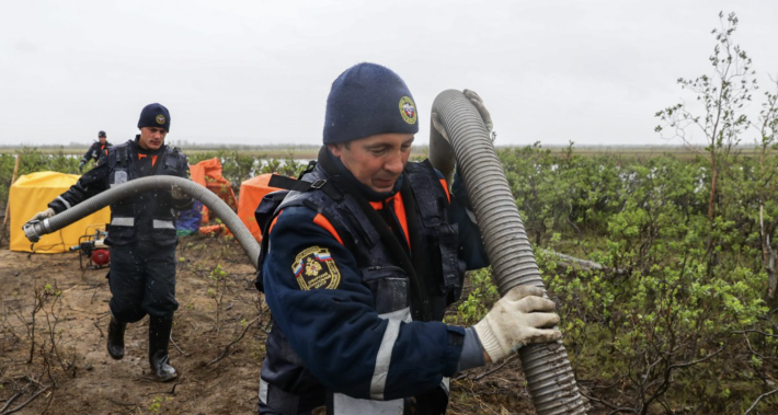 Нефть "Газпрома" разлилась  — сани к лету не готовил и "Норникель"