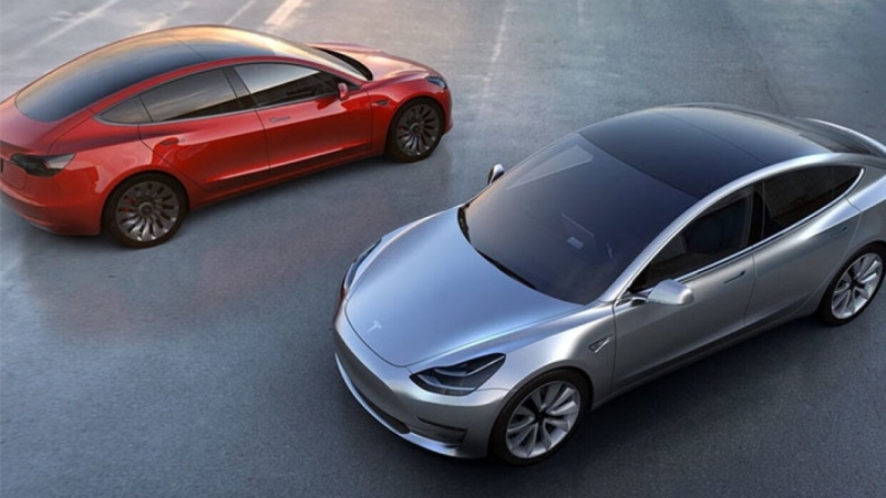 Маск анонсировал выход самого быстрого в мире серийного автомобиля