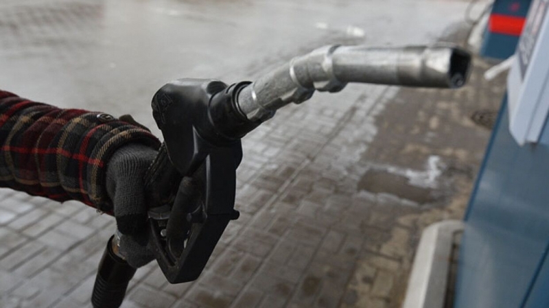 Бензин в России подорожал на 1 копейку за последнюю неделю