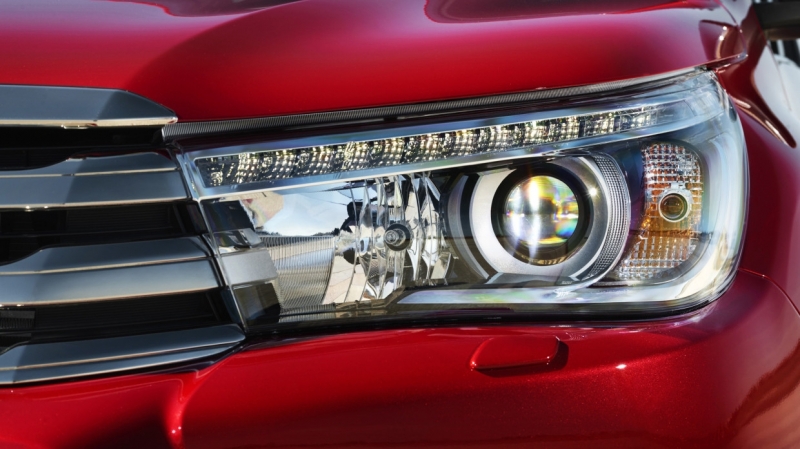 Внедорожник Land Cruiser 300 "засветился" на новом тизере