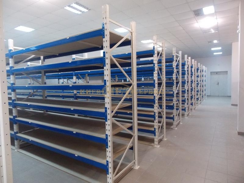 Полочные стеллажи: незаменимый элемент организации пространства